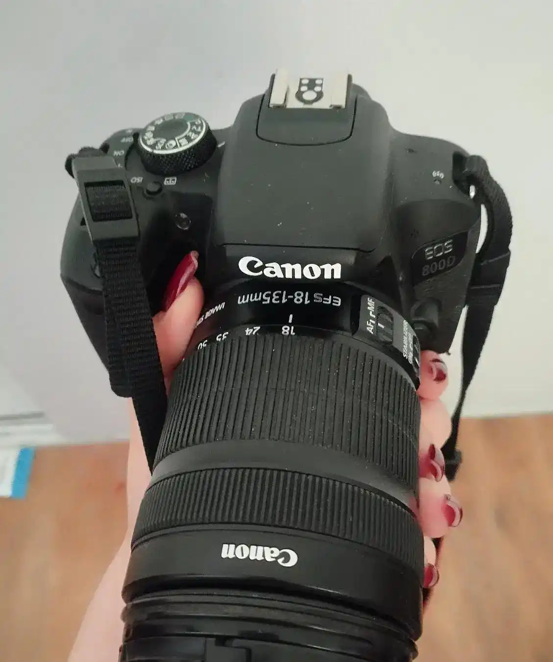 دوربین عکاسی کنان 800d دست دو