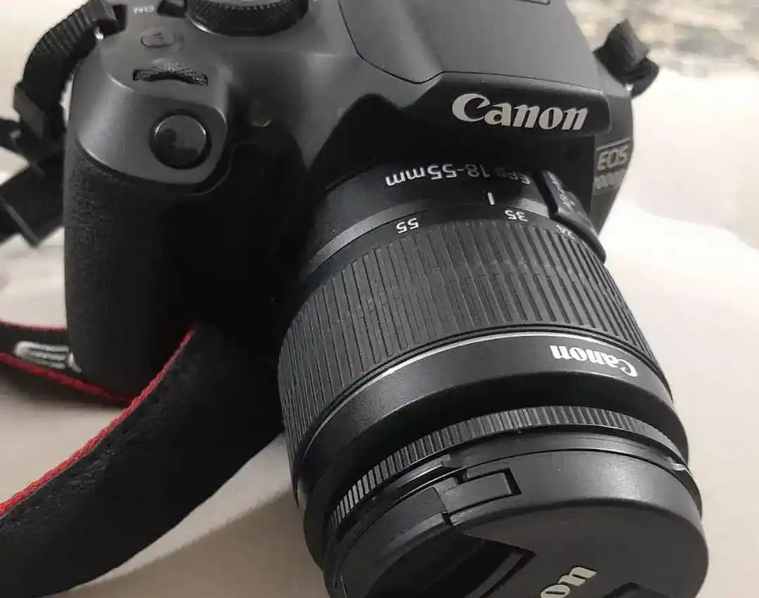 دوربین عکاسی و فیلمبرداری کنون ۲۰۰۰ دی دست دو