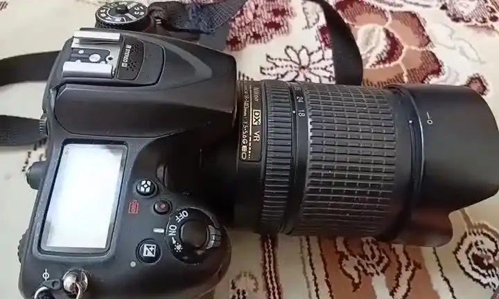 دوربین حرفه ای نیکون ۷۱۰۰ با لنز ۱۸۱۴۰ دست دو