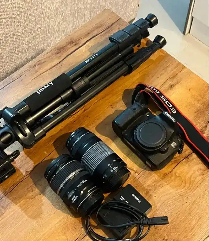 اجاره دوربین کانن دست دو