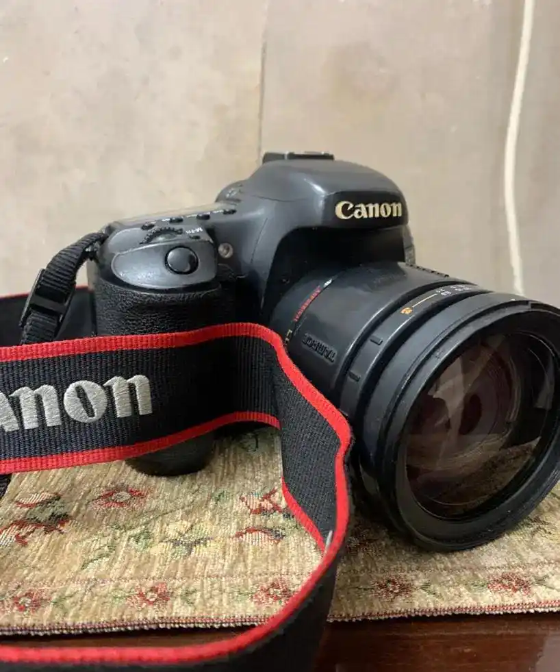 دوربین canon مدل 7 D دست دو