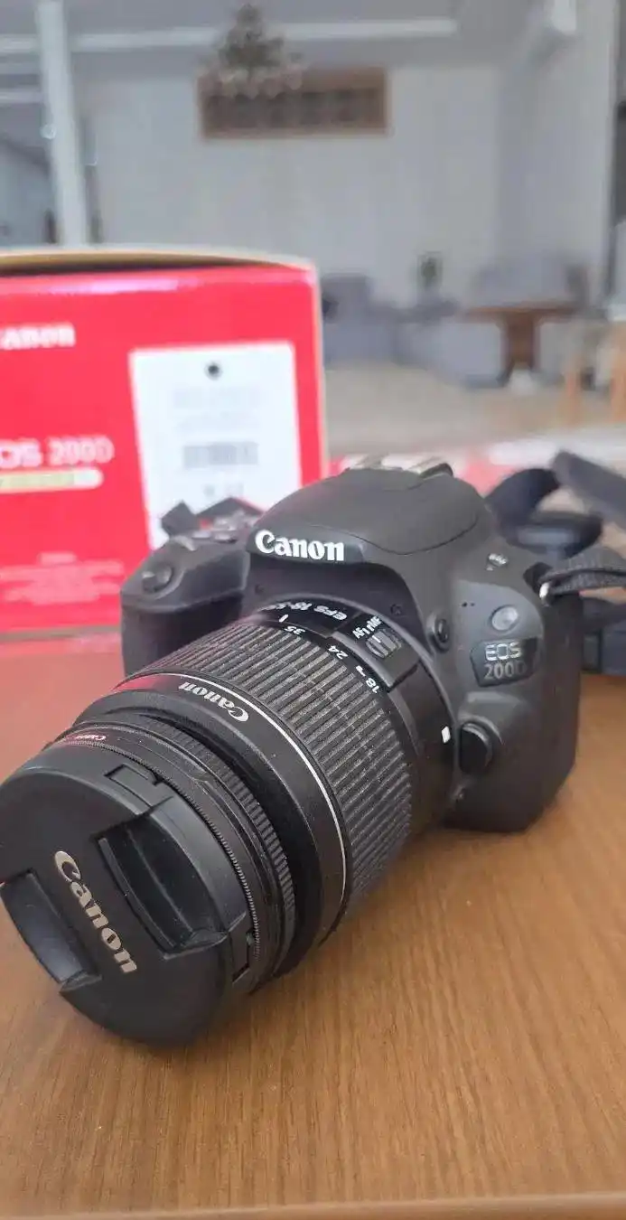 دوربین عکاسی canon 200D دست دو