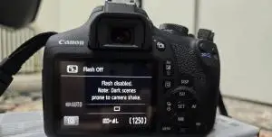 Canon 2000D کم‌کارکرد، تمیزِ تمیز، همراه لنز 18-55 دست دوم