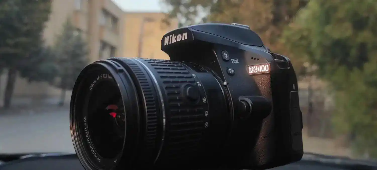 نیکون D3400 دست دو