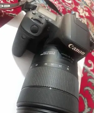 کانن 77D با لنز ۵۰ f1.8 دست دوم