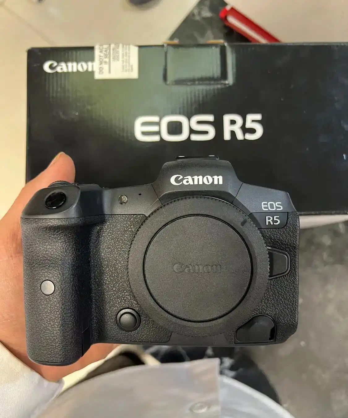 دوربین کانن Canon R5 دست دو