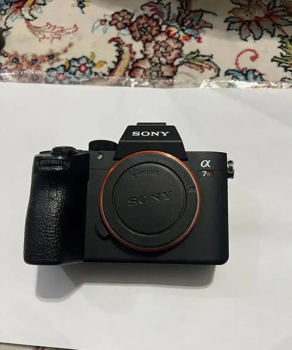 دوربین Sony A7R III دست دو