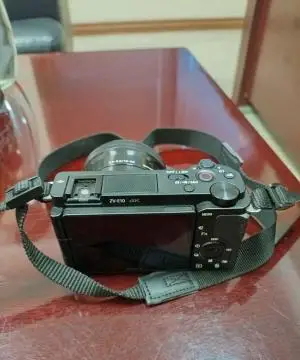 دوربین sony zve10 با لنز دست دوم