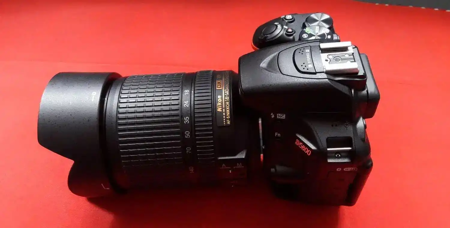 دوربین  عکاسی نیکون D5600 دست دو