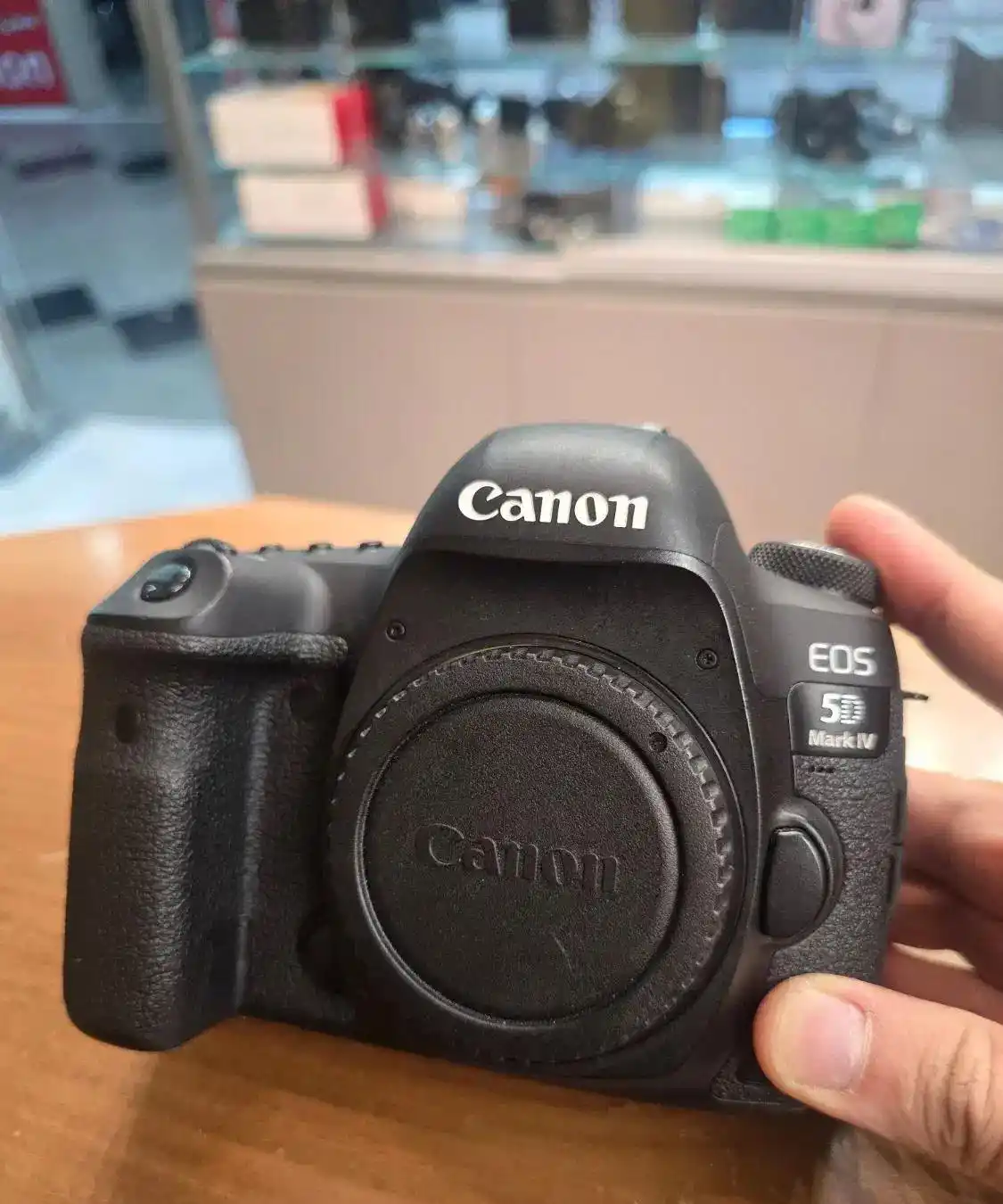 دوربین کانن EOS 5D IV دست دو