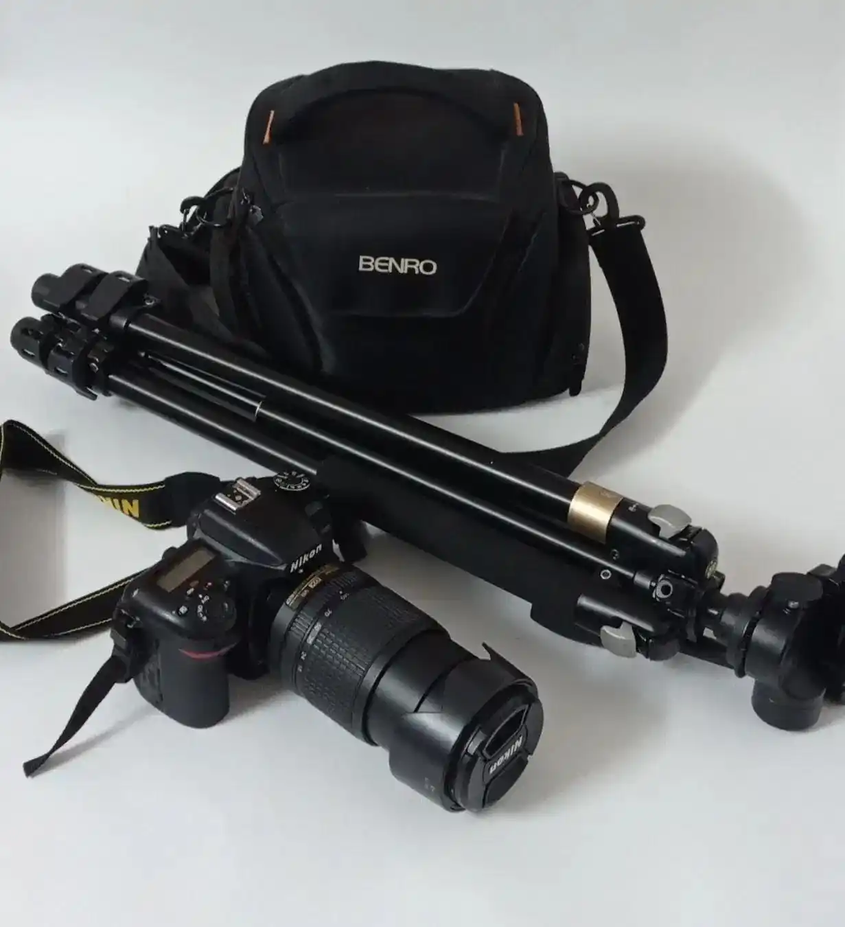 دوربین حرفه ای نیکون 7500d + لوازم جانبی دست دو
