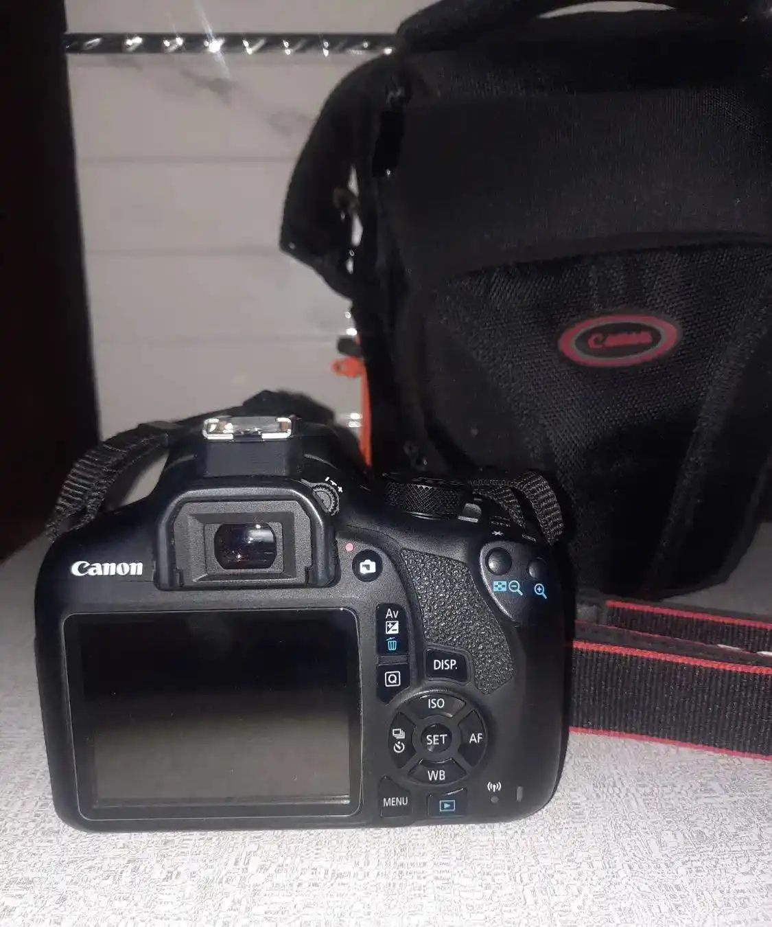 دوربین کنون ۱۳۰۰ دست دو