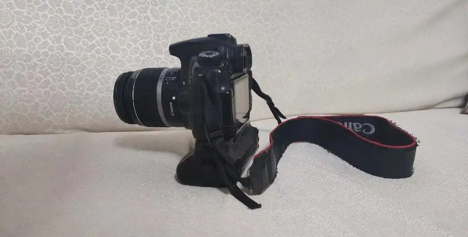 دوربین عکاسی و فیلم برداری کنون d60 دست دو