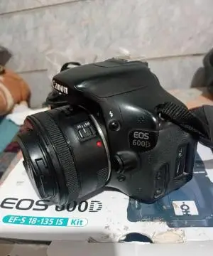 دوربین canon EOS 600D با لنز 55mm-18 دست دوم