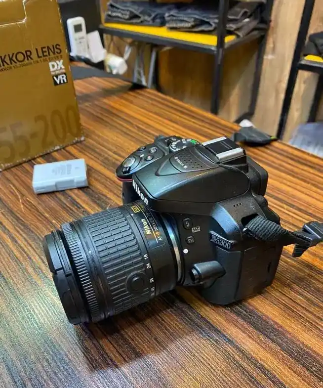 دوربین نیکون D5300 دست دو