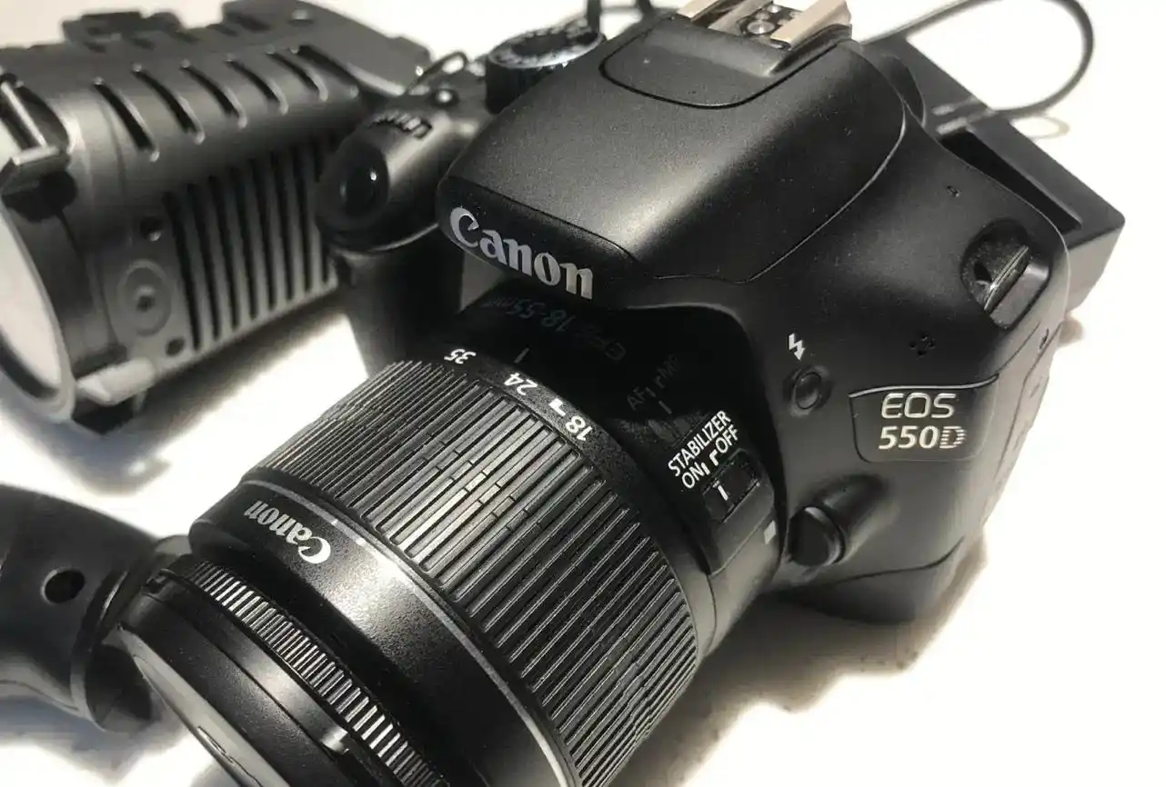 فرو ش فور ی دوربین عکاسی canon 550D اصل ژاپن دست دو