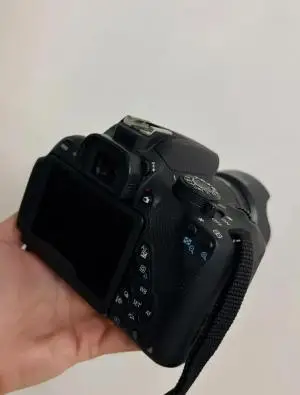 دوربین canon 700D+18-135mm دست دوم