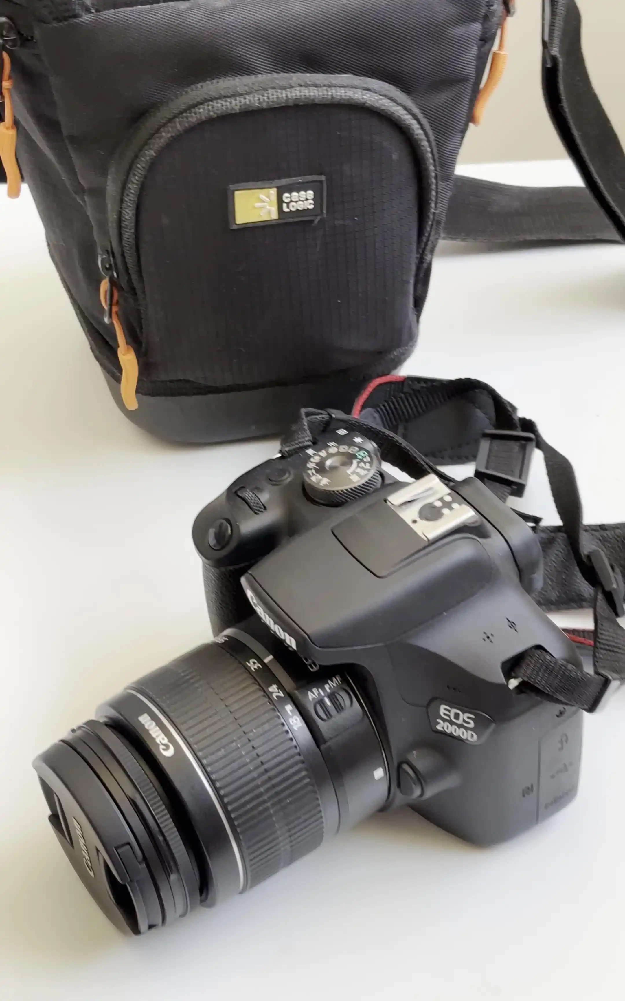 دوربین کنون 2000D دست دو