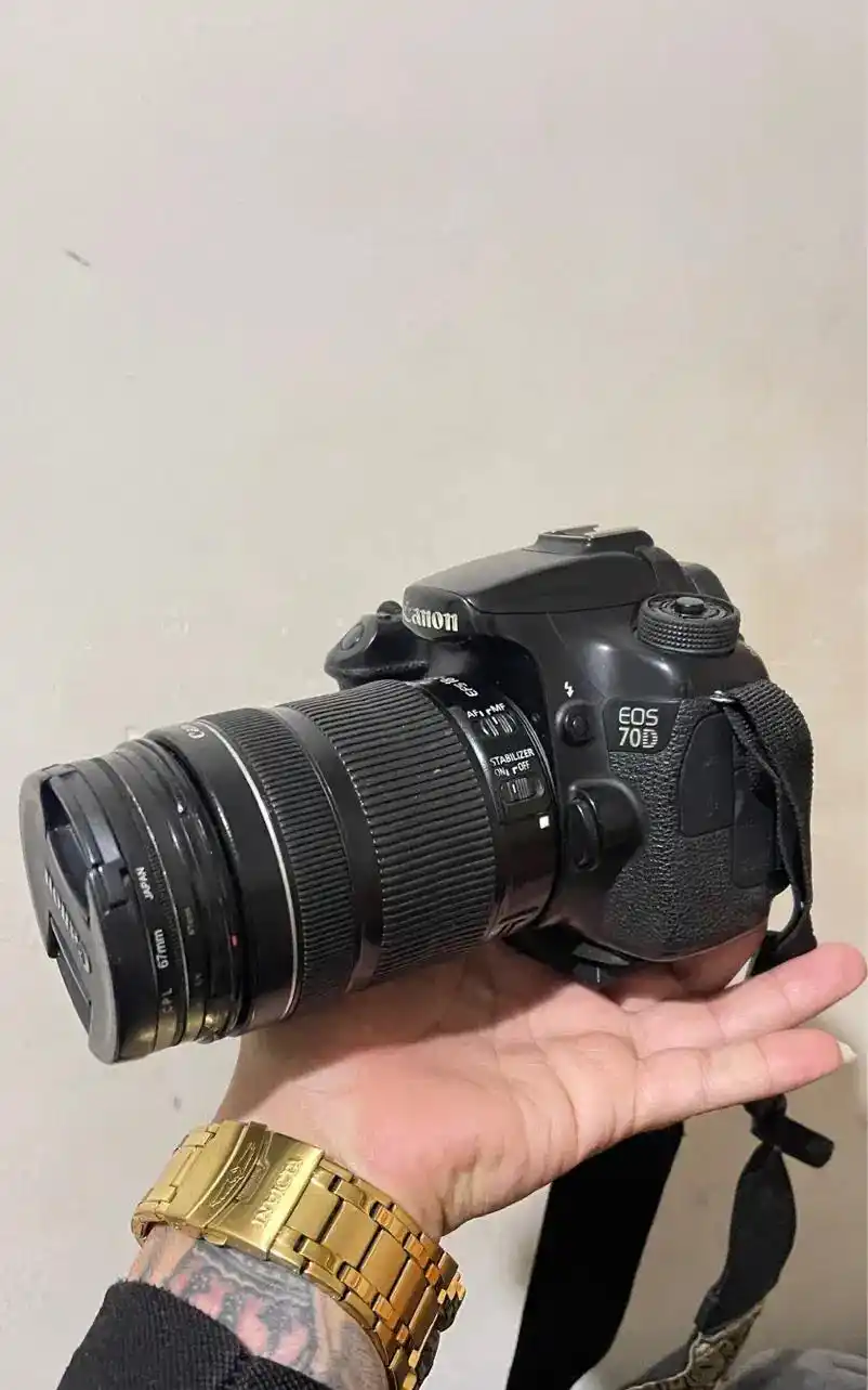 دوربین دی۷۰ 70d دست دو