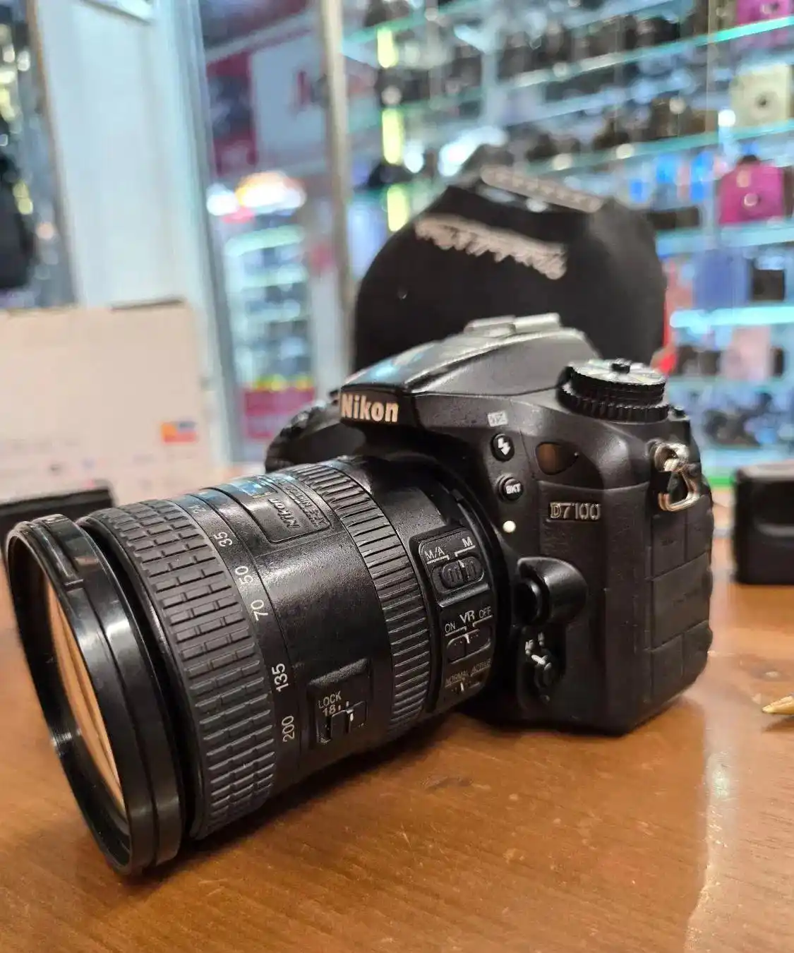 دوربین نیکون D7100 kit 18-200 VR دست دو