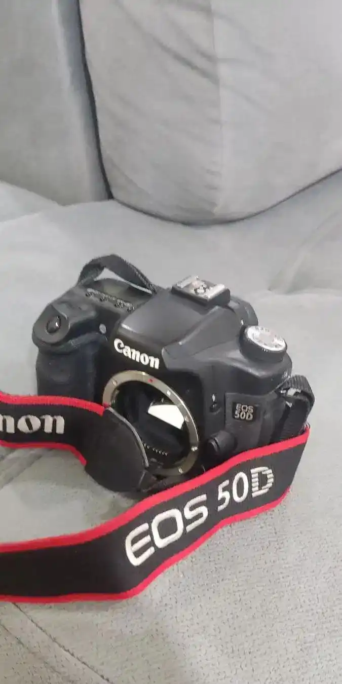 دوربین عکاسی حرفه ای 50D Canon دست دو