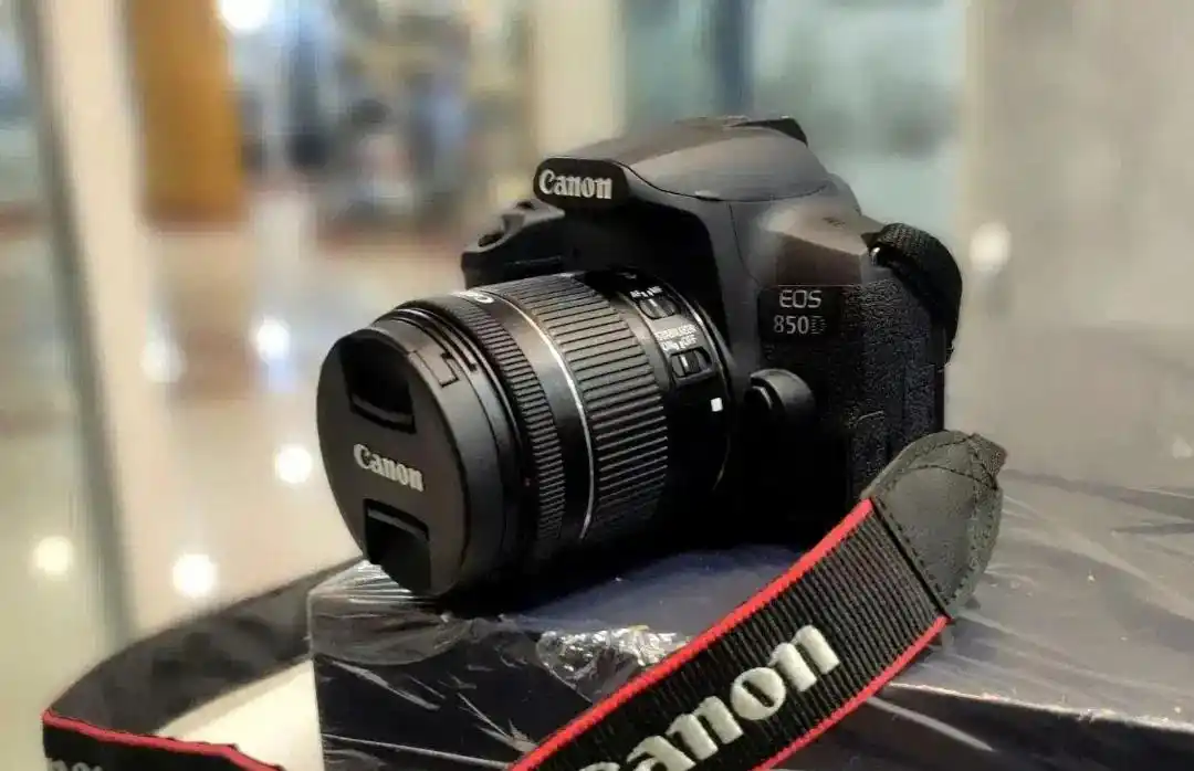 دوربین حرفه‌ای Canon EOS 850D دست دو