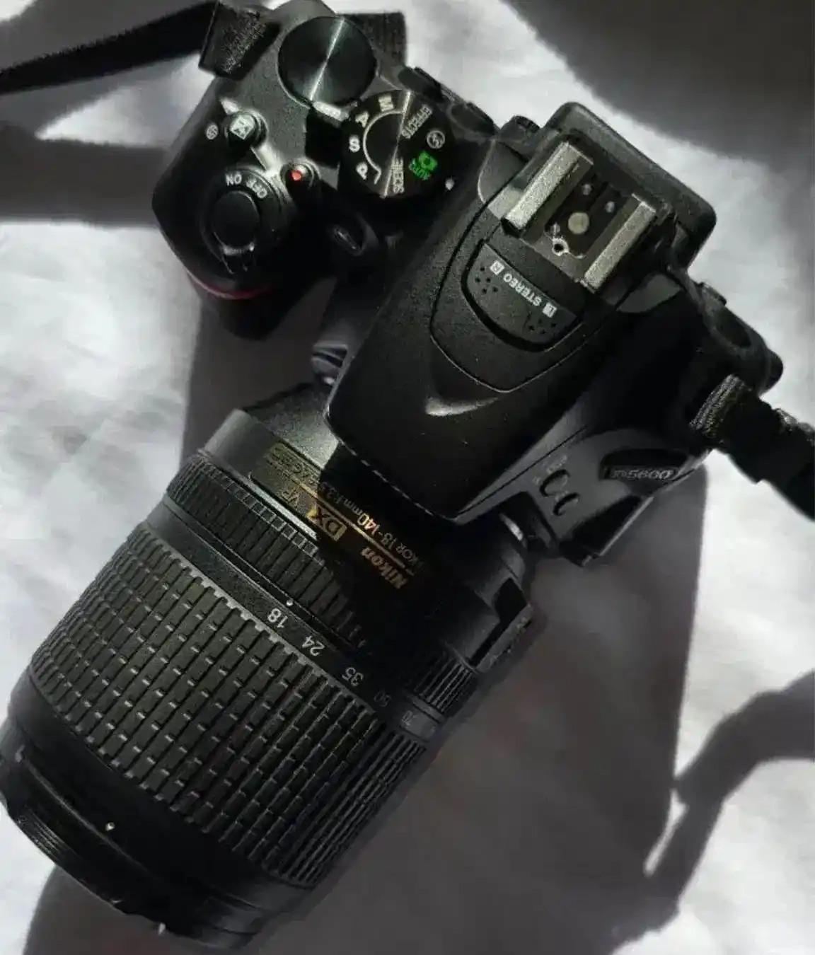 دوربین عکاسی نیکون d5600لنز ۱۸-۱۴۰ دست دو