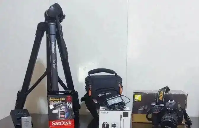 دوربین نیکون دست دو