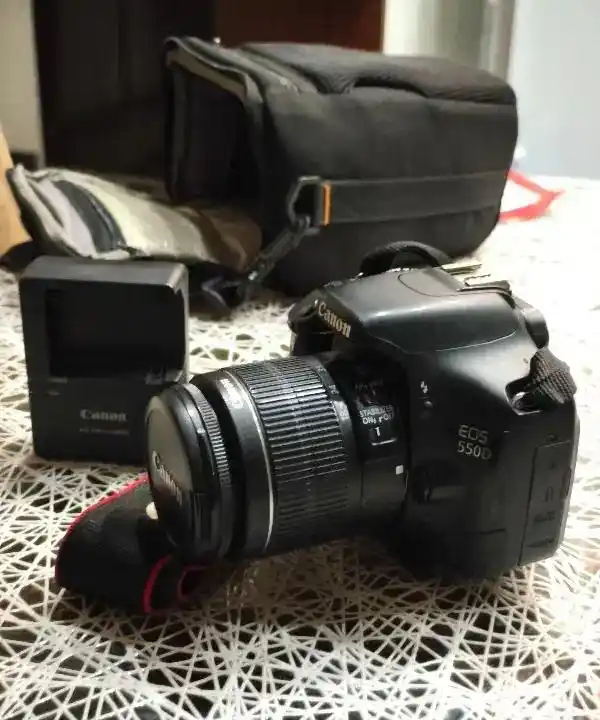 دوربین عکاسی حرفه ای 550D دست دو
