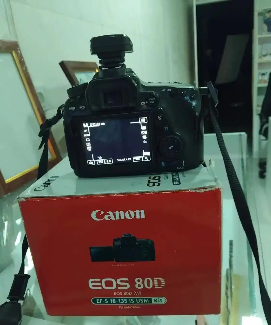 کنون ۸۰d دست دو