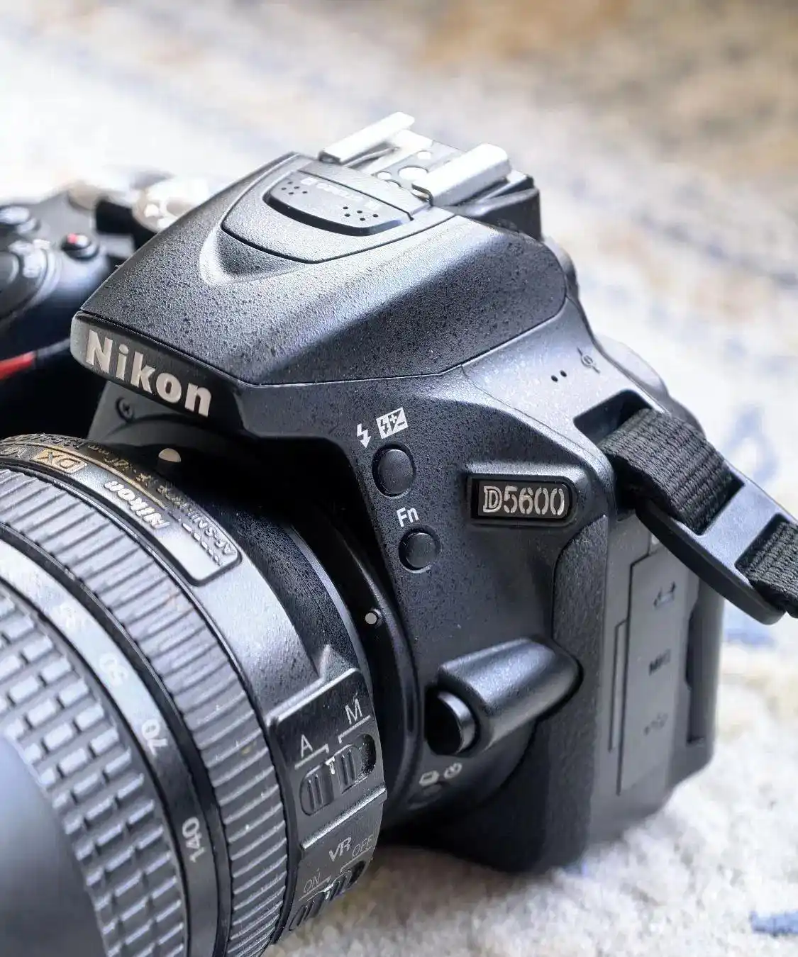 Nikon D5600/ دوربین عکاسی نیکون D5600 دست دو