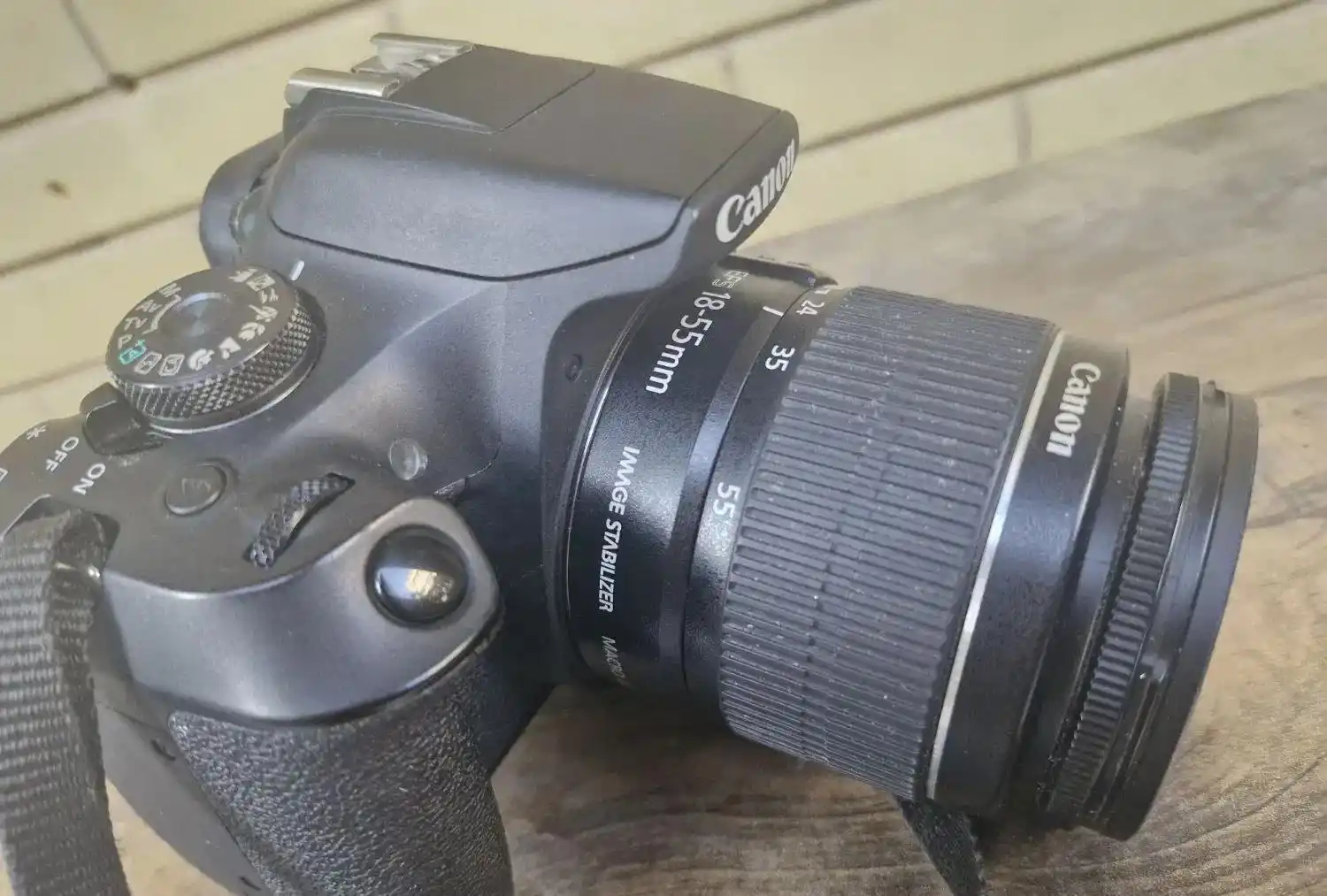 دوربین کنون ۲۰۰۰ d با کارتون و کیف وپایه دست دو