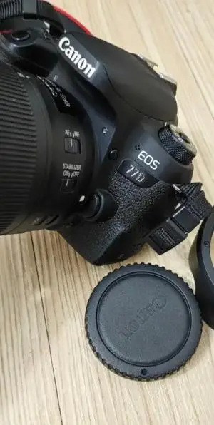 دوربین canon 77D با تجهیزات دست دوم