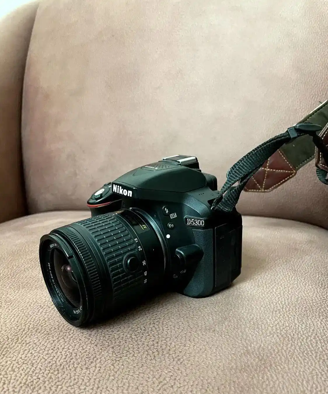 Nikon D5300 دست دو