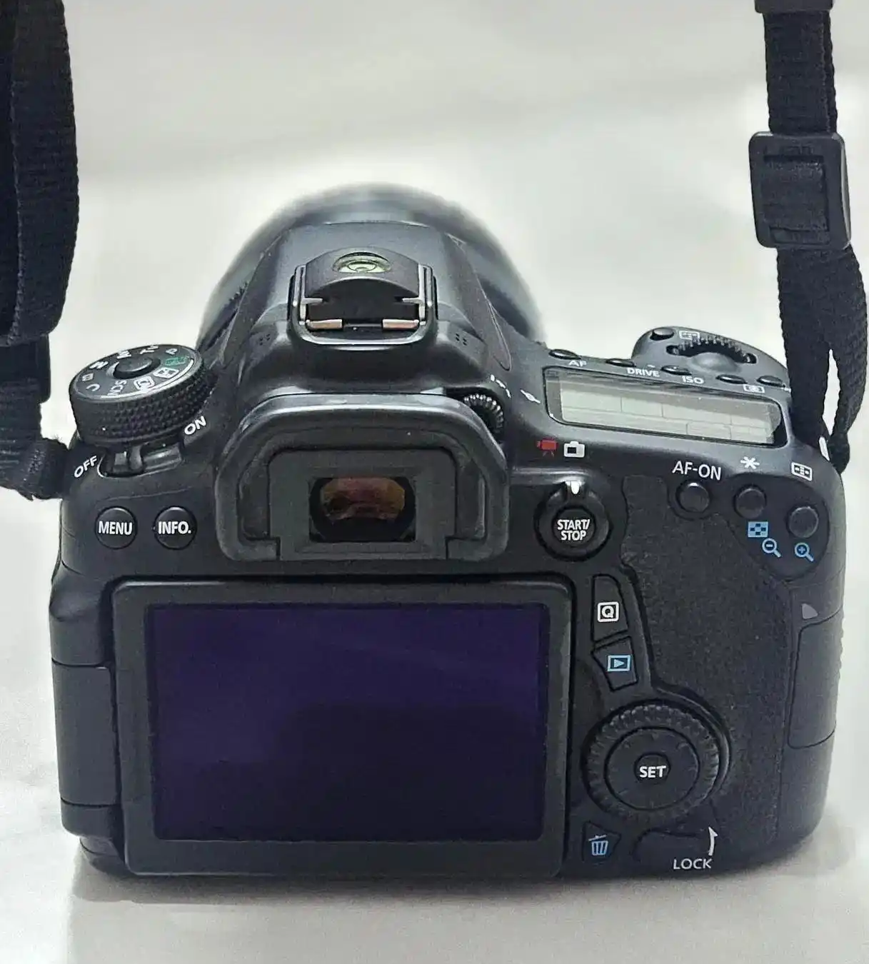 دوربین Canon 70D دست دو