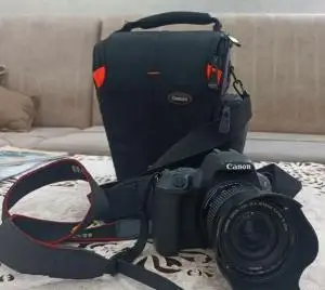 دوربین دیجیتال کانن 200 دی با سه پایه و تجهیزات دست دوم