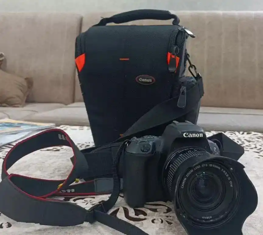 دوربین 200d دست دو