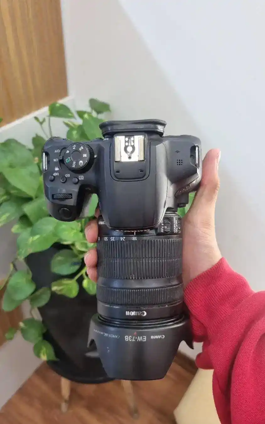 canon 850d 18.135 دست دو