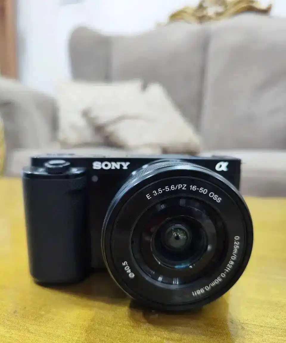 دوربین سونی zv e 10 دست دو