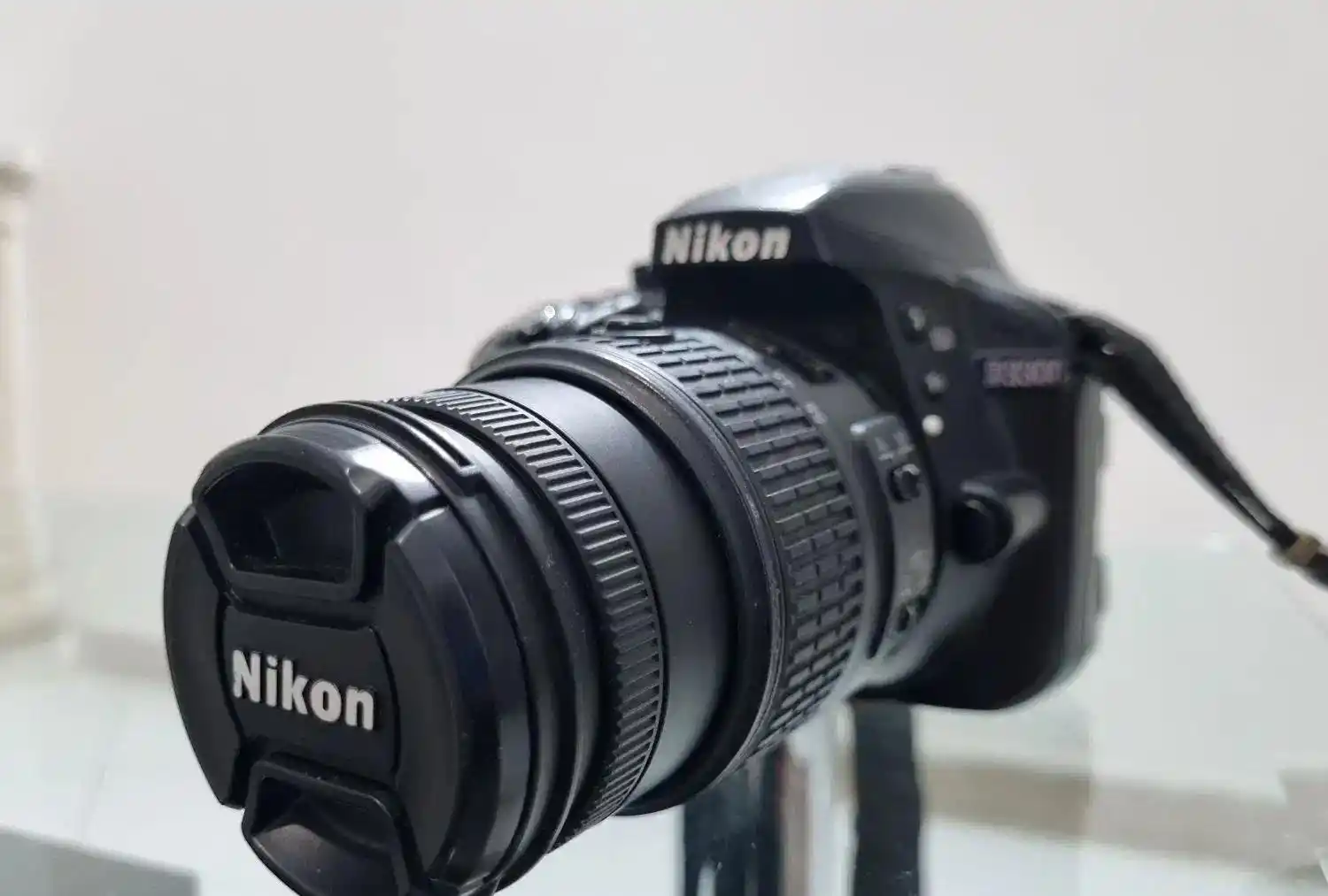 نیکون D3300 کم‌شات + لنز 18-55 تمیز + کیف ضدآب دست دو