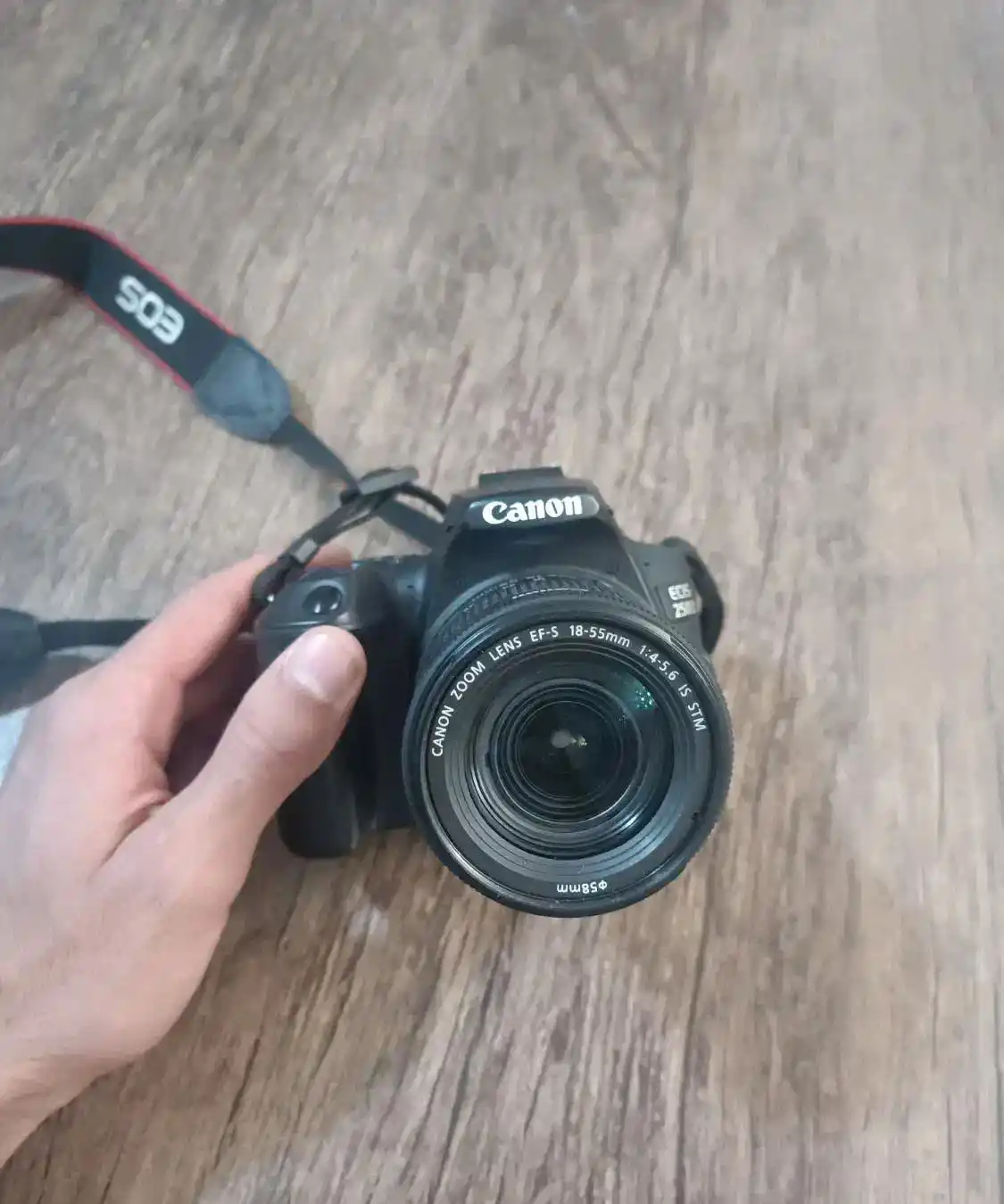 دوربین ۲۵۰ d  کنون دست دو