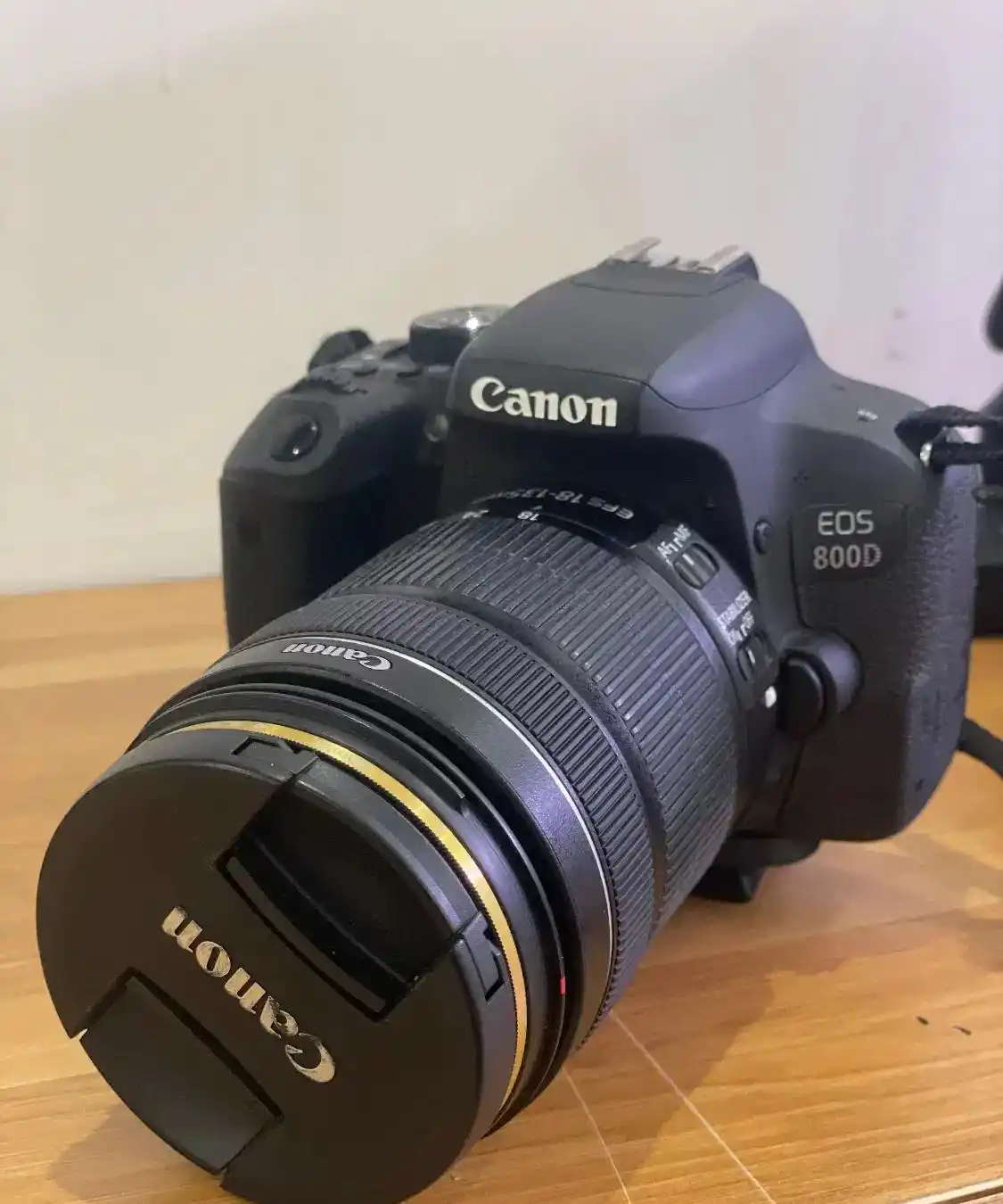 دوربین Canon 800D همراه با لنز حرفه‌ای 18-135 دست دو