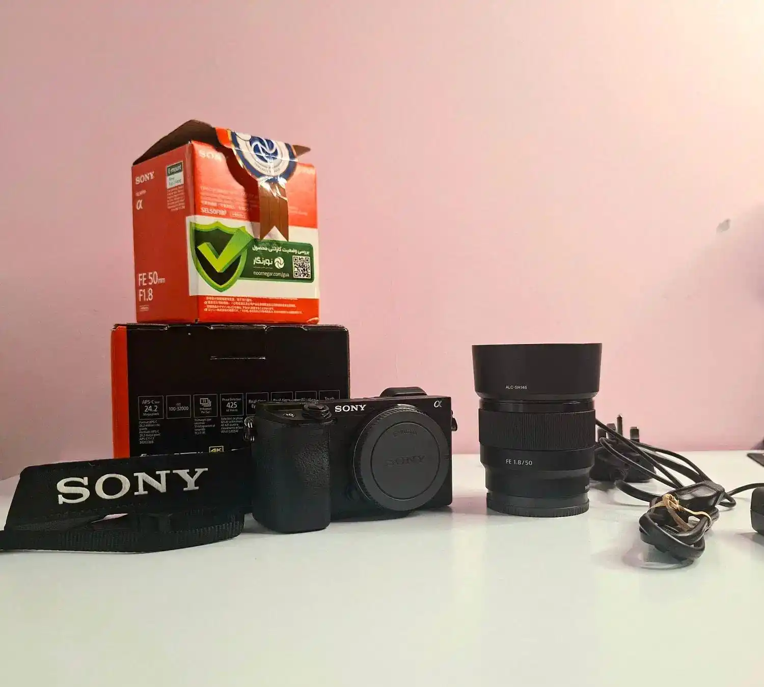 دوربین عکاسی Sony Alpha a6400 با لنز Fe50 sony دست دو