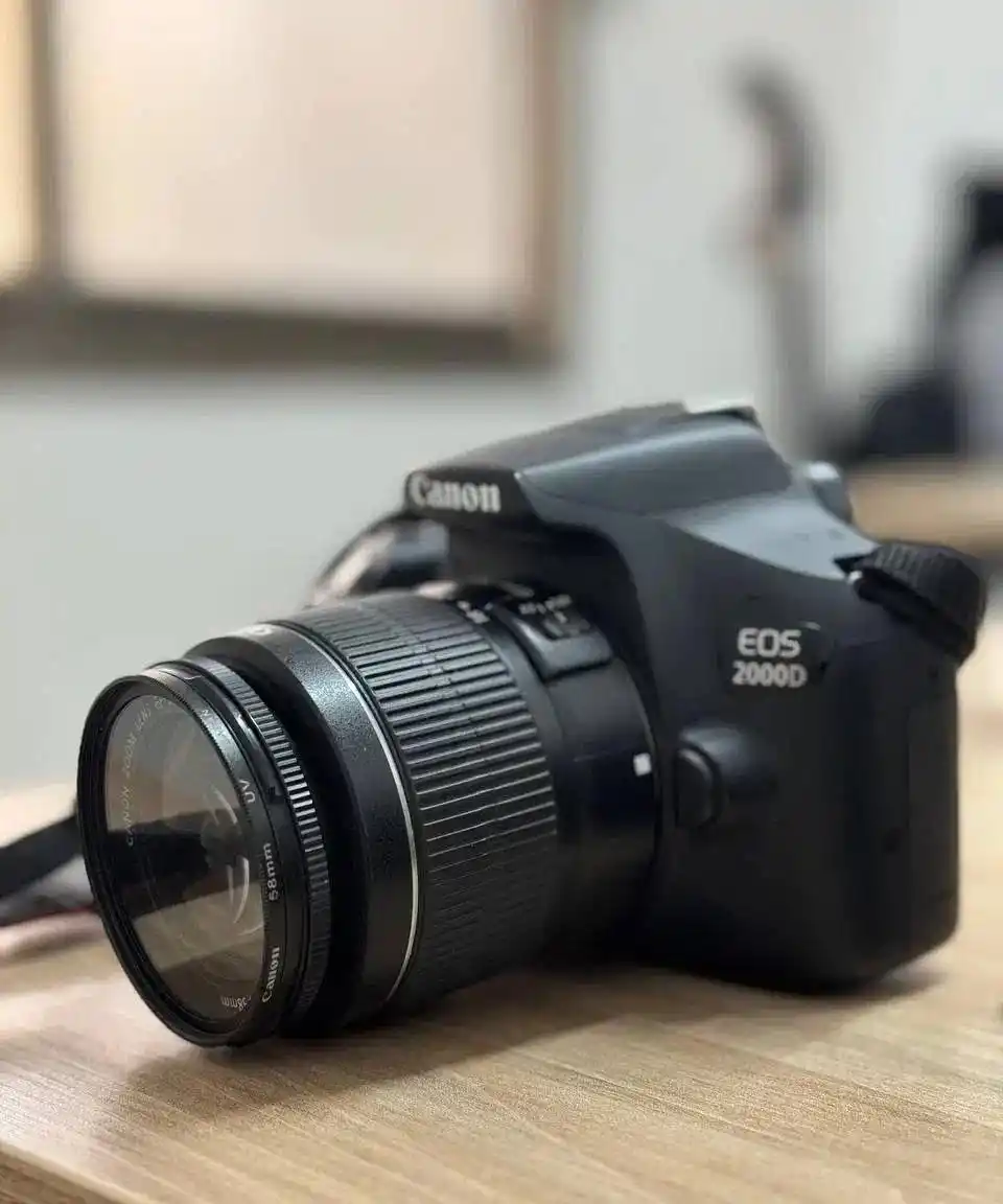 دوربین canon مدل 2000d دست دو