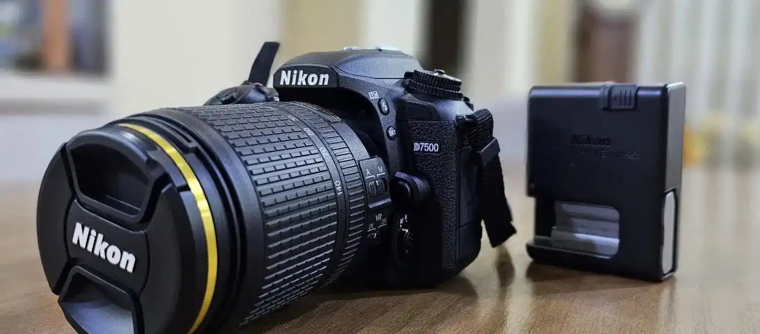 دوربین Nikon D7500 دست دو