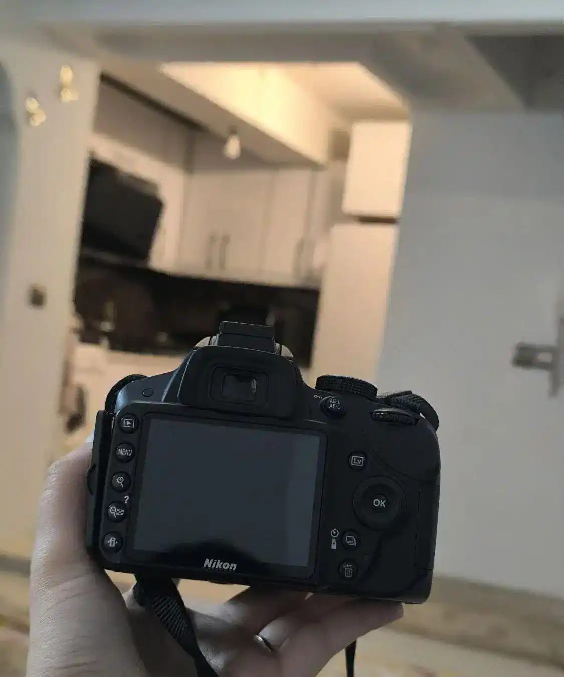 دوربین نیکون D3200 با پایه و لوازم کامل دست دو