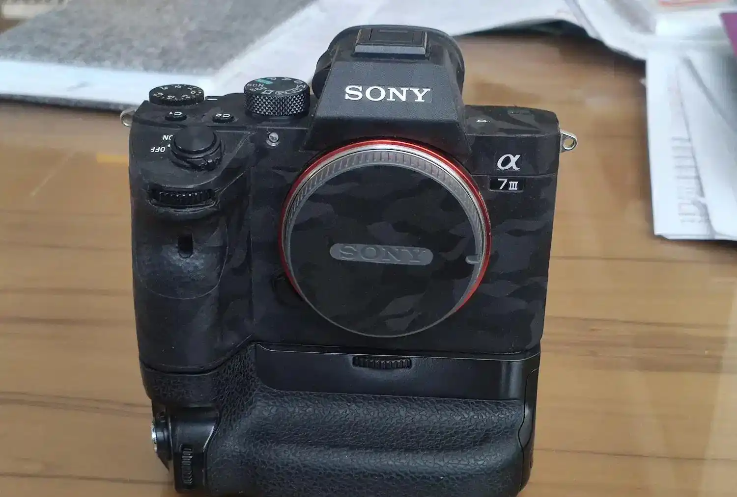 دوربین سونی A7III دست دو