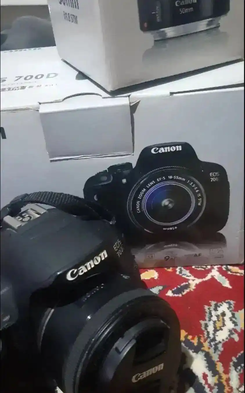 دوربین 700D به همراه لنز 50mm 1.8f دست دو