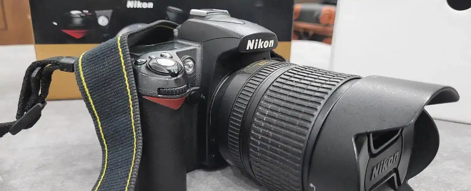 دوربین دیجیتال نیکون D90 با لنز 105-18 دست دو