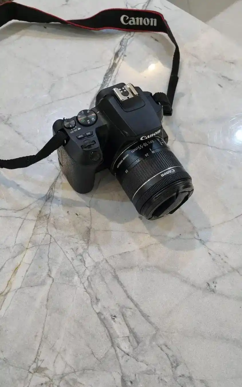 دوربین کنون canon 250d دست دو